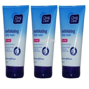 Clean and Clear Pack of 3 - Exfoliating Daily Wash Oil Free 150Ml