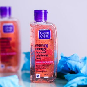Clean & Clear Face Wash Brightening Berry 100ml